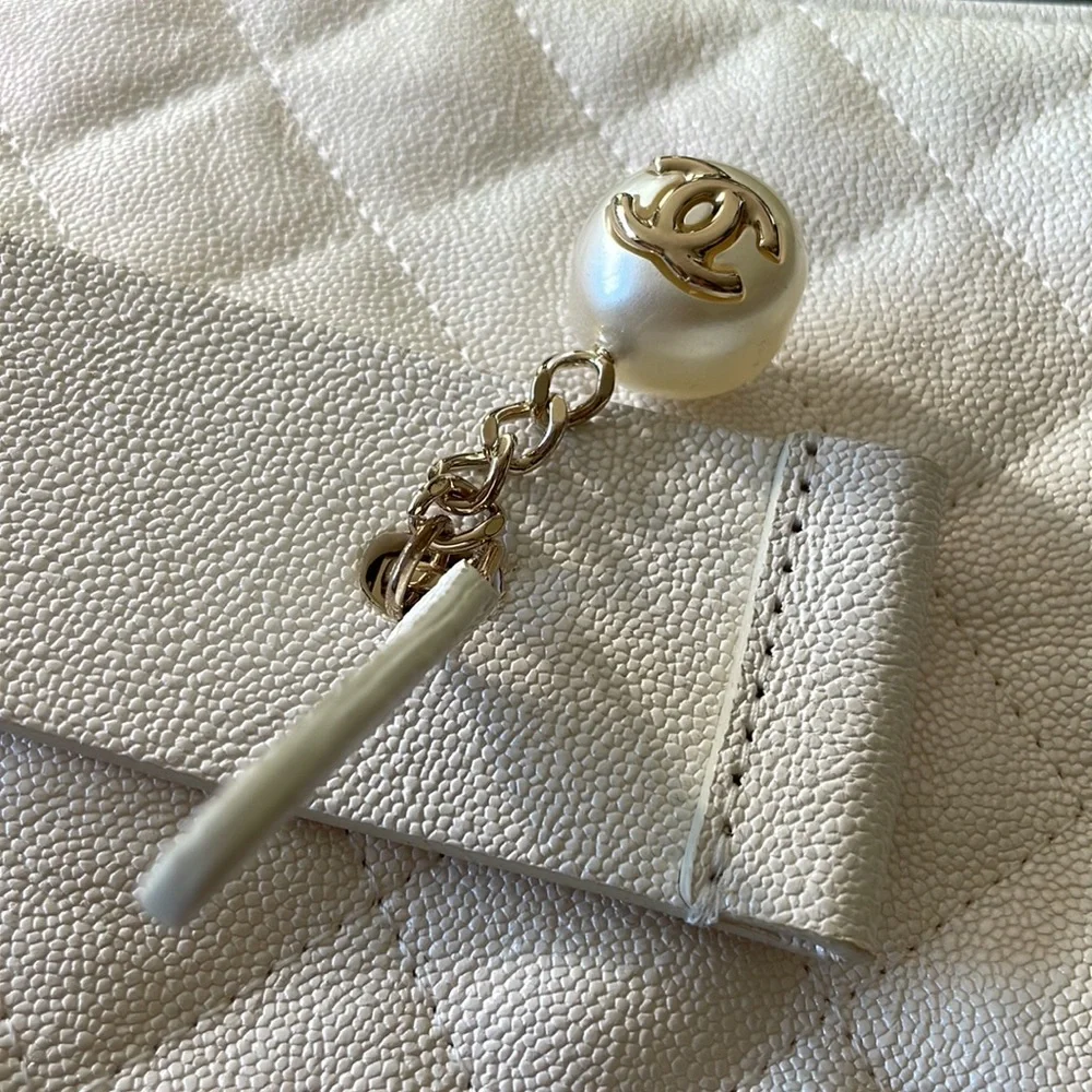 Chanel extremely rare iridescent white caviar o case clutch bag large 13x9 wrist